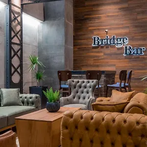Hotell Bridge, Tbilisi